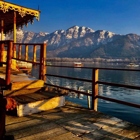 Merry Dawn Houseboat Srinagar  Exterior photo