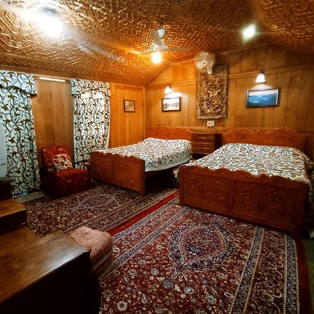 Merry Dawn Houseboat Srinagar  Exterior photo