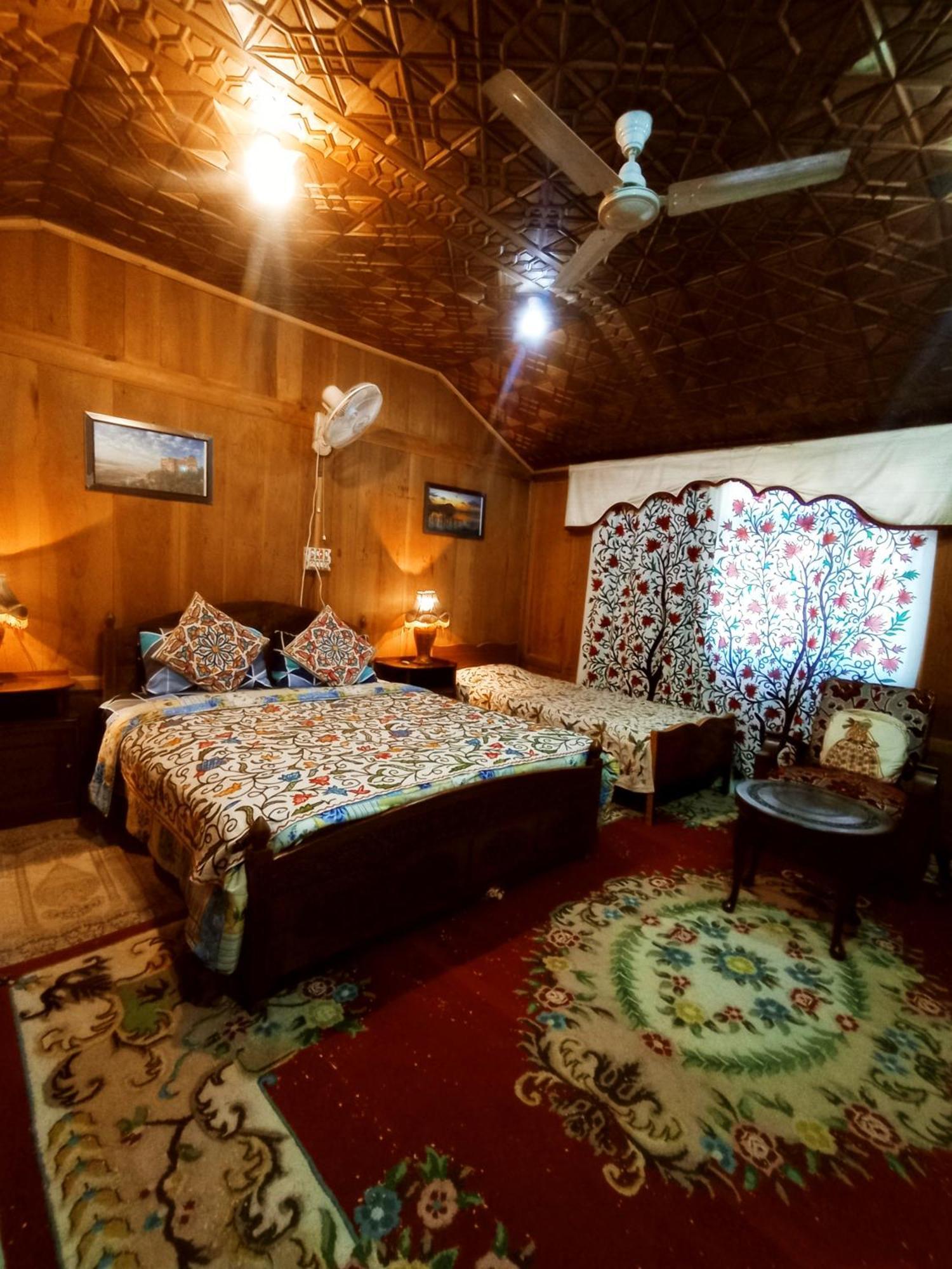Merry Dawn Houseboat Srinagar  Exterior photo