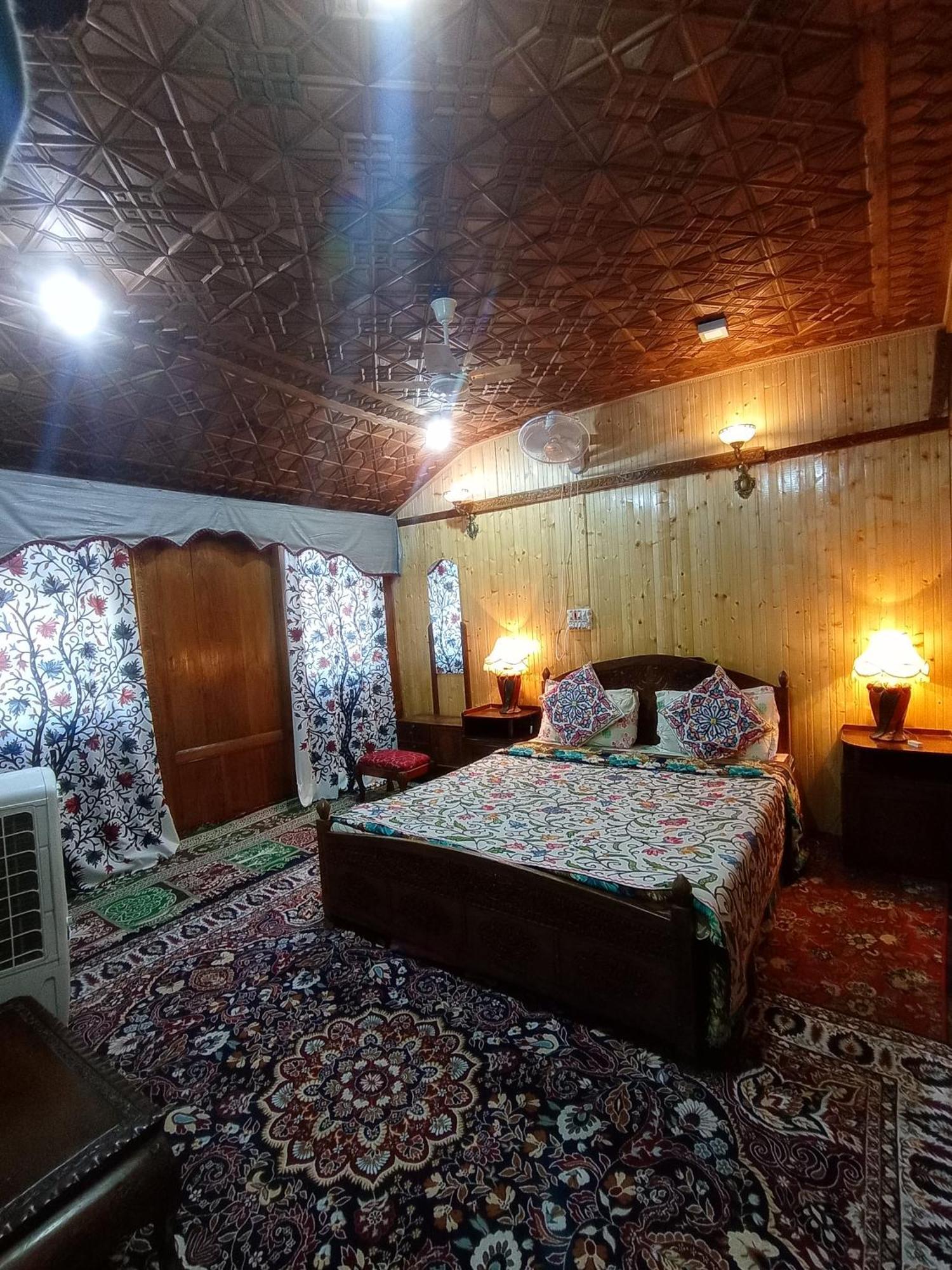 Merry Dawn Houseboat Srinagar  Exterior photo