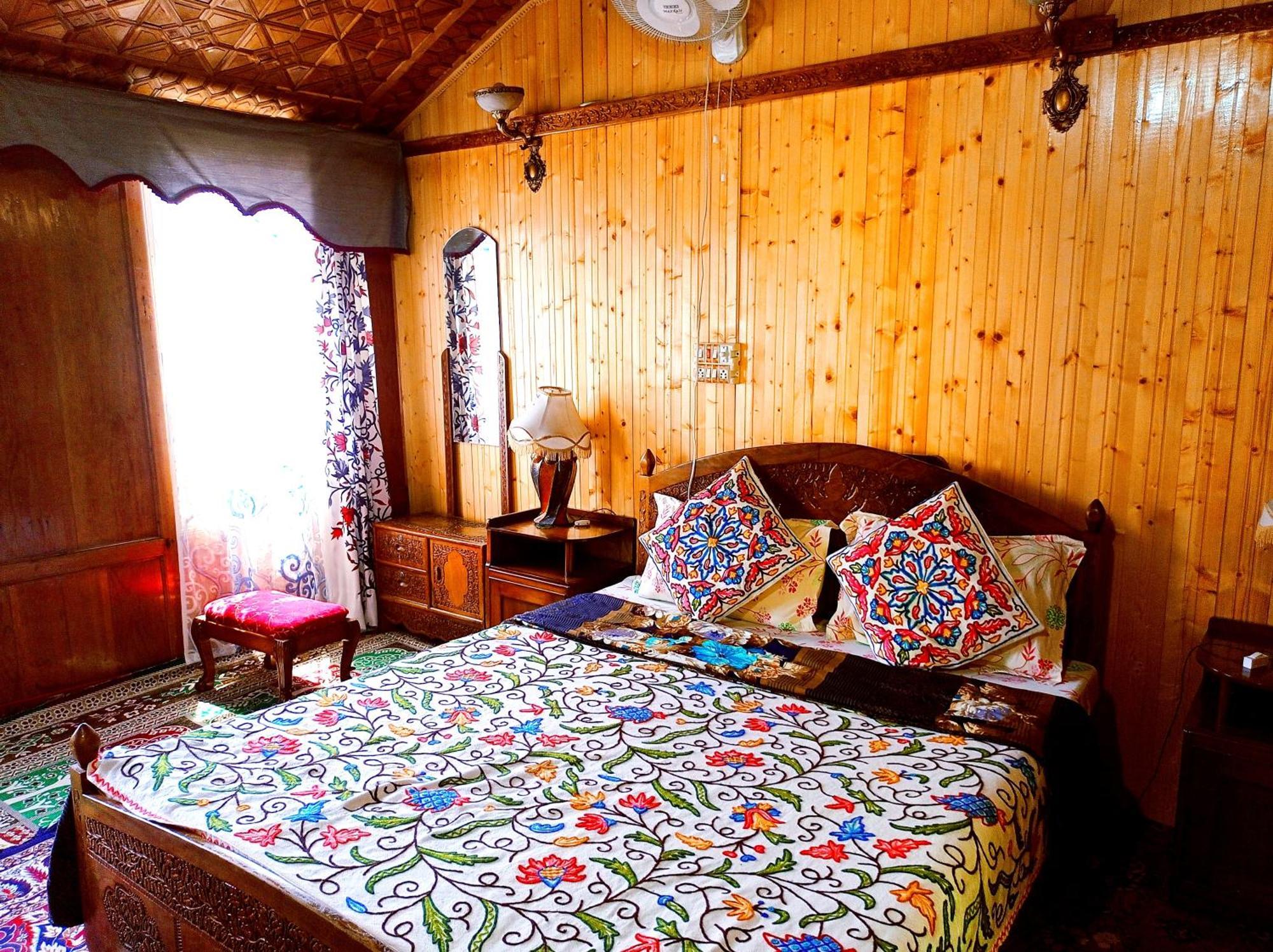 Merry Dawn Houseboat Srinagar  Exterior photo